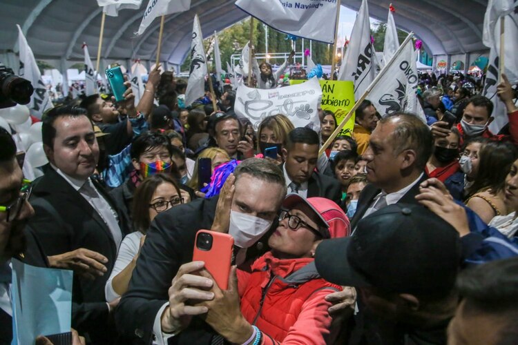 Adrián Rubalcava da su informe de gobierno.