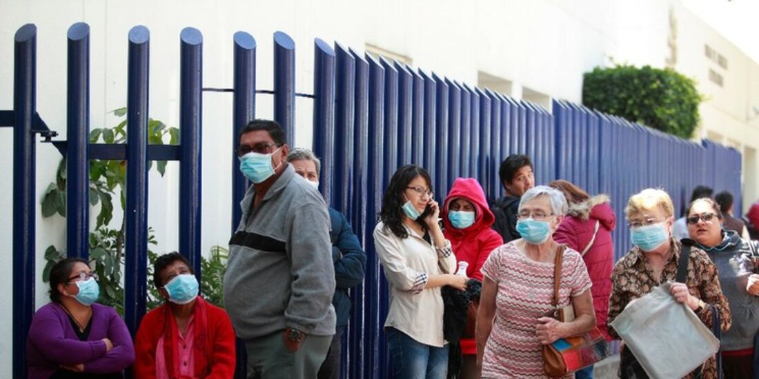 Habitantes del Edomex, en tiempos de COVID-19, con cubrebocas.