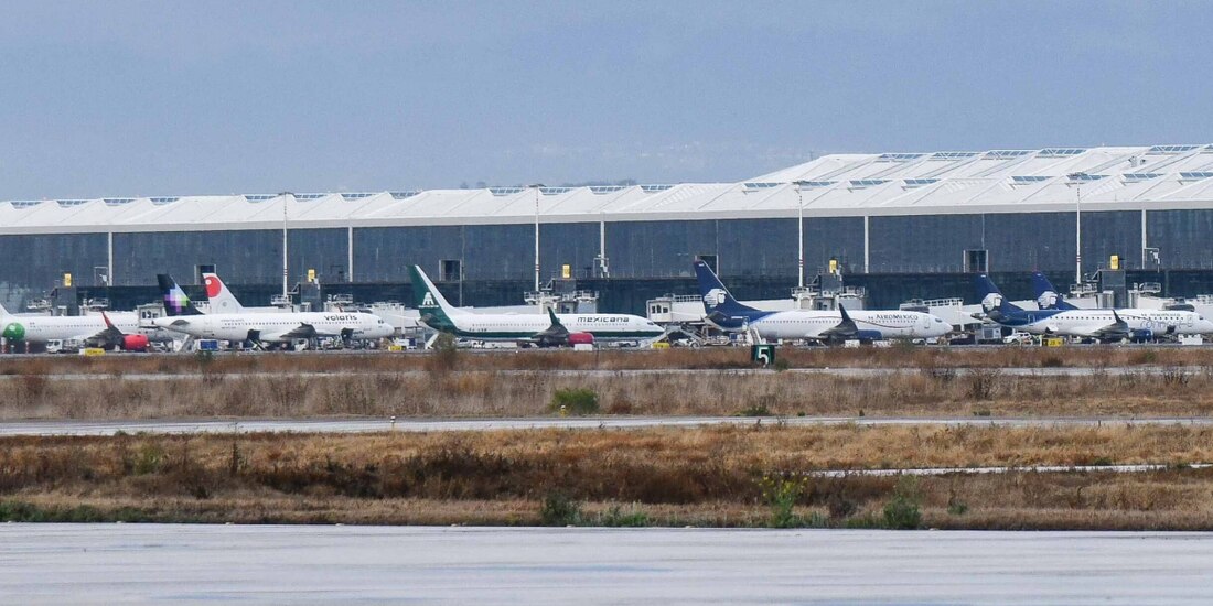 Aviones de las aerolíneas comerciales que operan en el AIFA, en imagen de archivo.