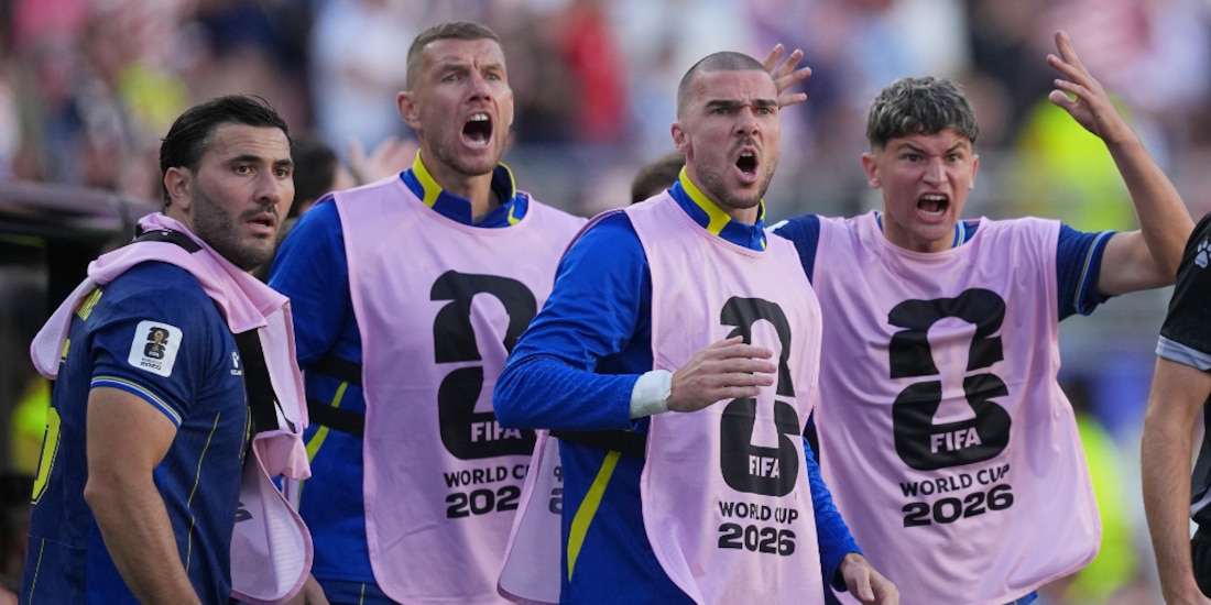Jugadores de Bosnia y Herzegovina durante el juego ante Estados Unidos.