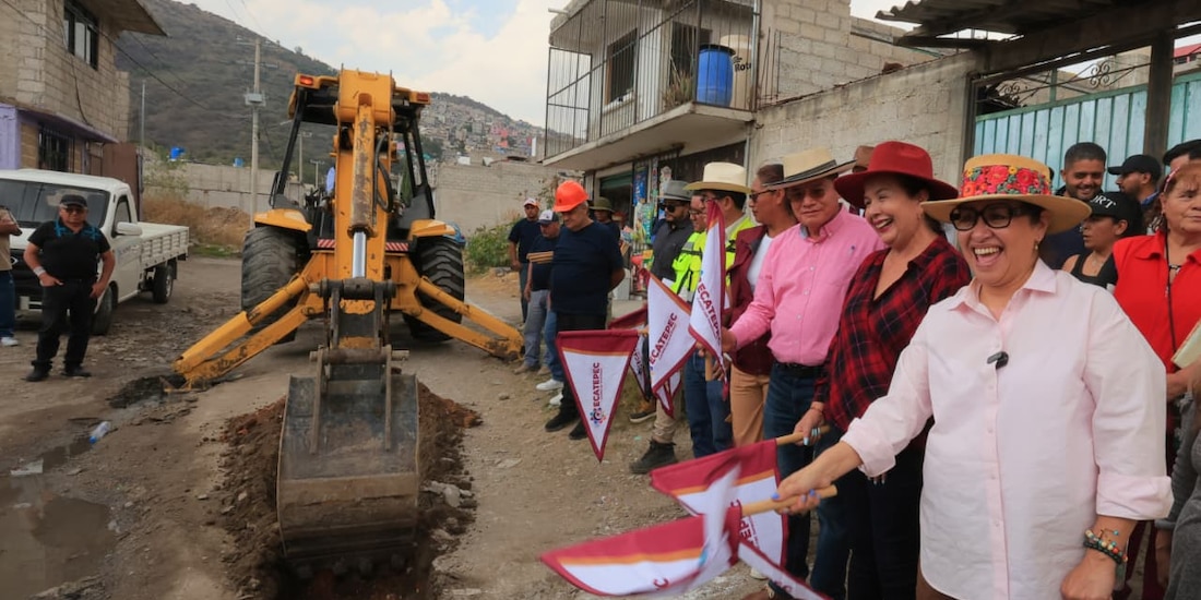 La presidenta municipal, Azucena Cisneros, encabeza el arranque de 250 obras hidráulicas en la colonia Plan de Ayala.