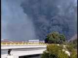Reportan incendio de una pipa cargada con combustible, tras accidente vehicular en la autopista Orizaba-Puebla.
