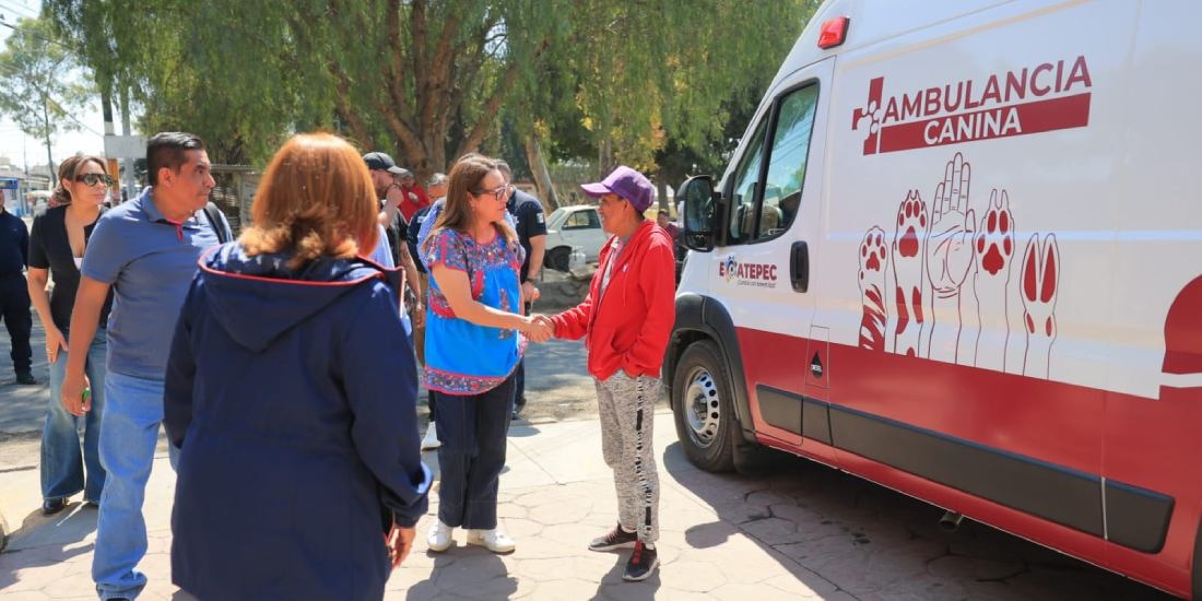 Azucena Cisneros presenta ambulancias veterinarias y vehículo canino para rescate y atención de animales.