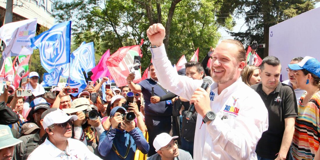 El candidato a la Jefatura de Gobierno, Santiago Taboada se comprometió mejorar el transporte en Cuajimalpa.