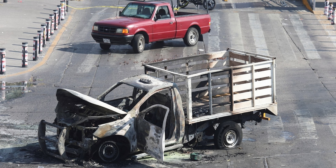 Vehículos quemados tras operativo que derivó en la muerte de "El Mencho".