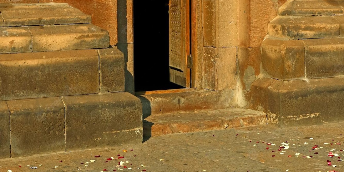 Umbral de la iglesia de Santa Hripsime, en Armenia.