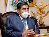 El gobernador de Puebla, en videoconferencia, ayer.