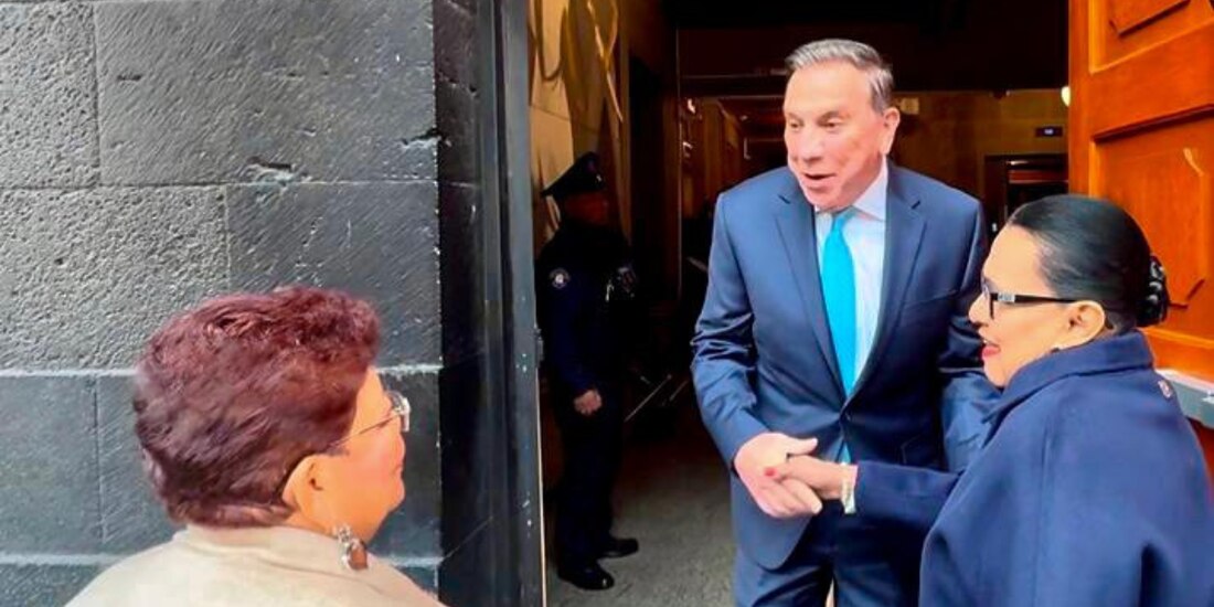 La secretaria de Gobernación, Rosa Icela Rodríguez, y la consejera Jurídica de la Presidencia, Ernestina Godoy fueron recibidas por el ministro Javier Laynez Potisek