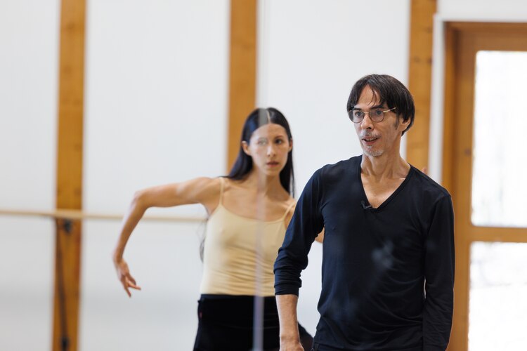 Yan RevazovLa primera bailarina, durante los ensayos de la co- reografía con Gil Román, director del Béjart Ballet Lausanne.