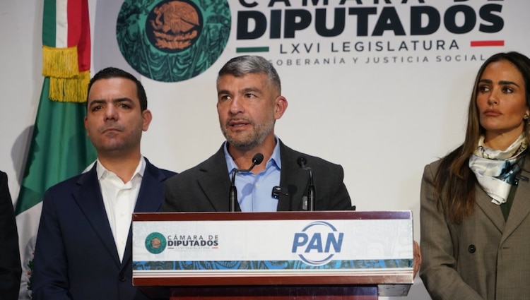 El alcalde de Miguel Hidalgo y dirigente de la asociación, Mauricio Tabe, defendió la necesidad de dignificar la infraestructura educativa en México.