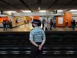 Elemento de la Guardia Nacional en el Metro de la Ciudad de México.