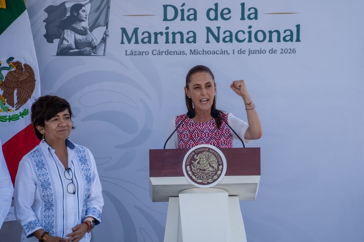 Claudia Sheinbaum durante la ceremonia del LXXXIV Aniversario del Día de la Marina Nacional