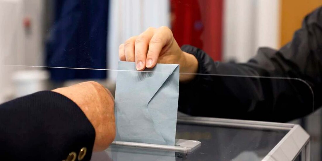 Luego de las votaciones, se espera que Macron y sus aliados ganen entre 260 y 320 escaños, según los últimos sondeos