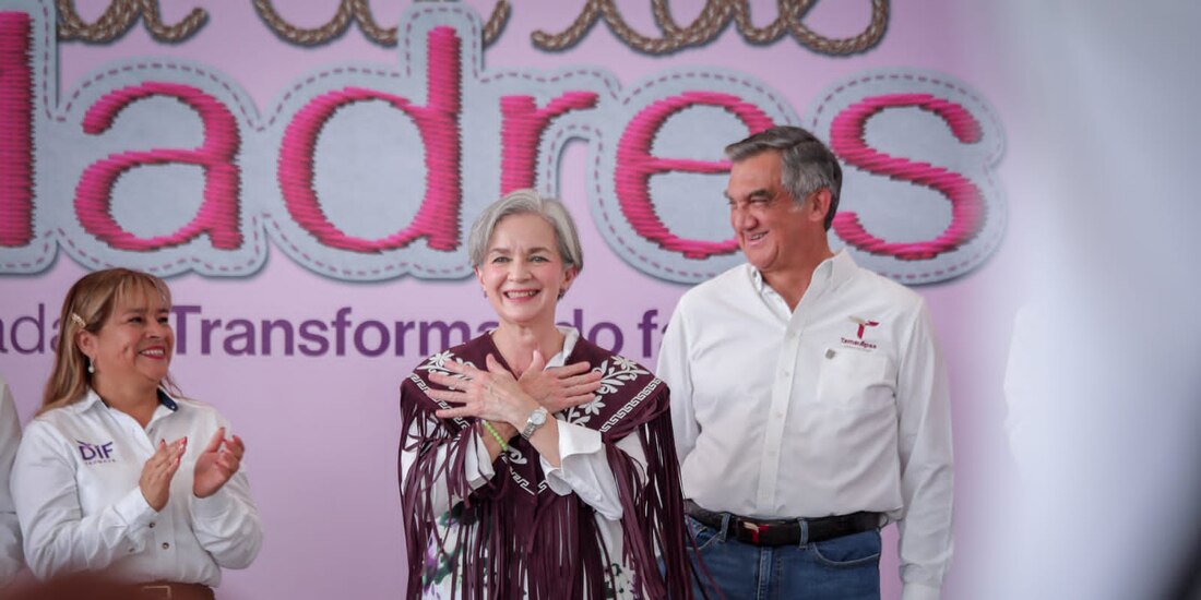 Festejos previos al Día de las Madres.