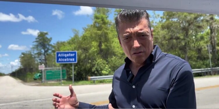 Rutilio Escandón afirma que ‘hicieron mala fama’ a ‘Alcatraz de los Caimanes’.