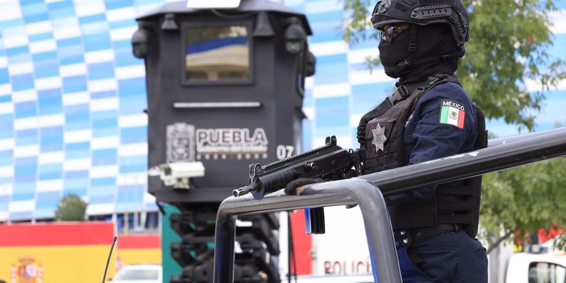 Seguridad en el estadio Cuauhtémoc para el partido Perú contra España.