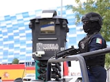 Seguridad en el estadio Cuauhtémoc para el partido Perú contra España.