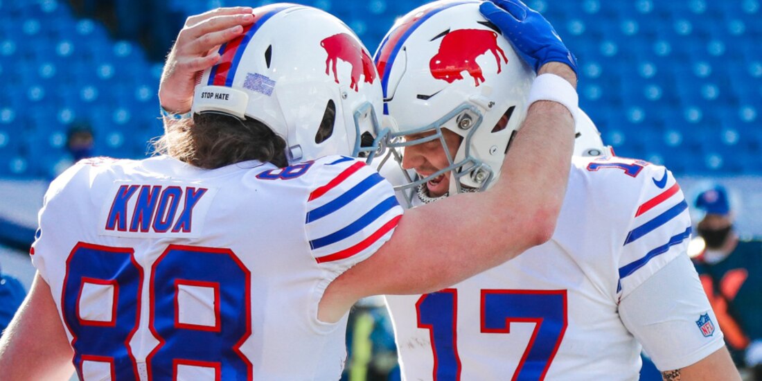 Jugadores de los Bills celebran una jugada del partido ante los Rams de la temporada regular de la NFL