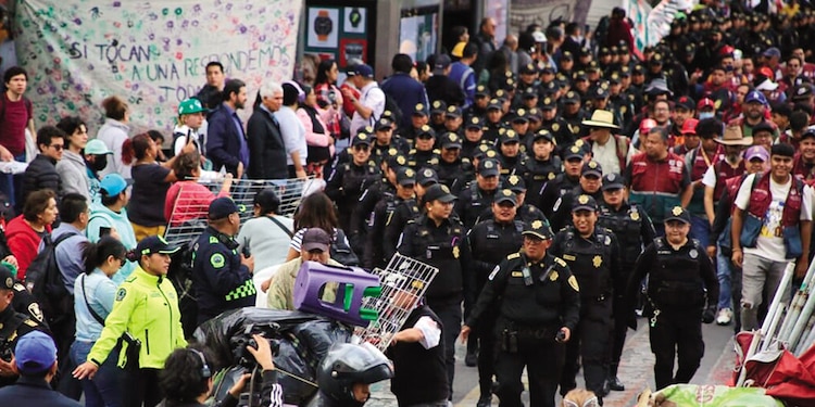 Respaldan chilangos el retiro de ambulantes en Alameda Central │ Aspectos