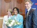 La premio Nobel de la Paz, Navanethem Pillay (c), ayer, en el Foro de Núremberg, Alemania.