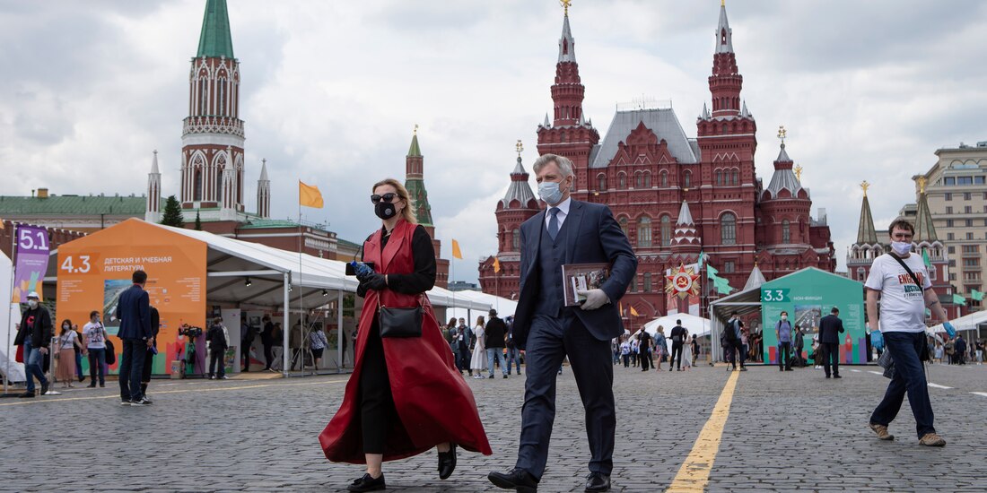 Autoridades locales atribuyen el incremento de contagios por COVID-19 en Rusia a la variante Delta.