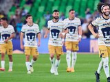 Futbolistas de Pumas antes de un partido en el Torneo Apertura 2024 de la Liga MX.