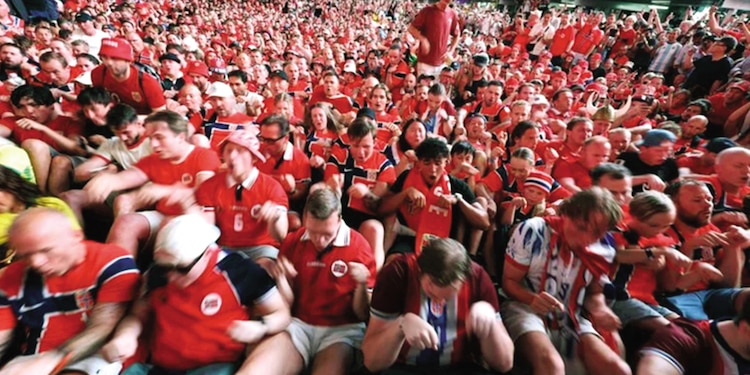 Pronto se viralizaron los videos de la afición de Noruega con su “Viking Row”.