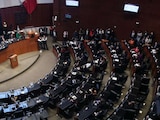 Se confrontan Morena y oposición por caso Ayotzinapa en el Senado.
