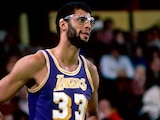 El exbasquetbolista en un partido con los Lakers.