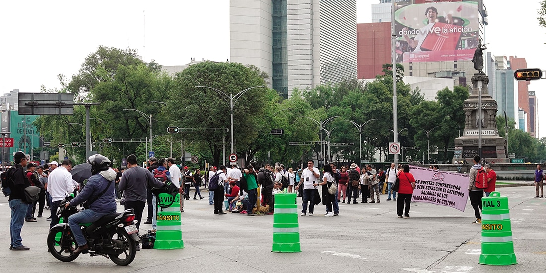 Bloqueo de sindicalizados de cultura; cerrando Insurgentes y Reforma.