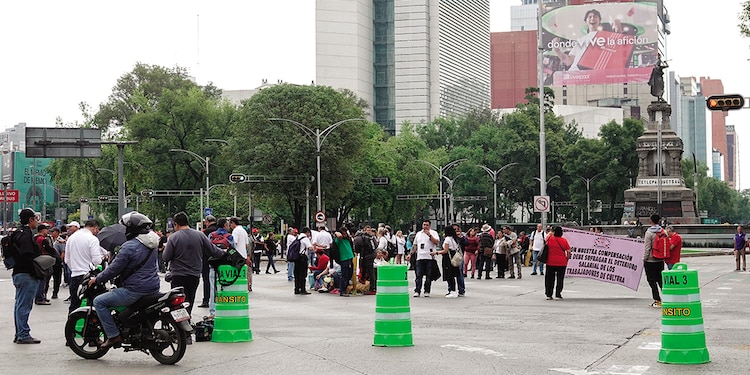 Bloqueo de sindicalizados de cultura; cerraron Insurgentes y Reforma.