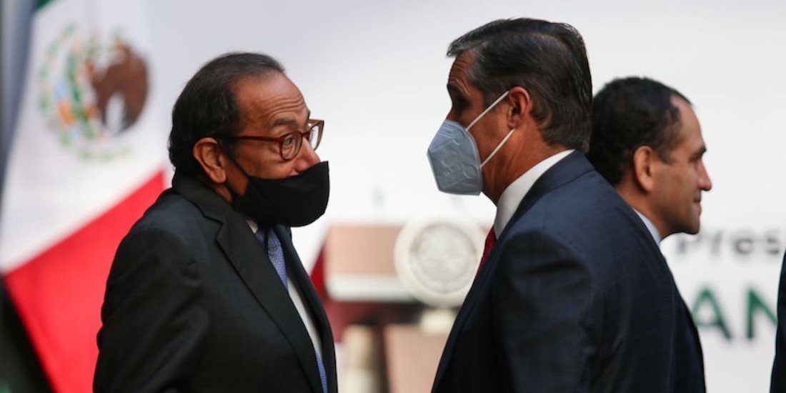 Carlos Salazar (CCE) y Bernardo Gómez (Televisa), ayer, en Palacio Nacional.