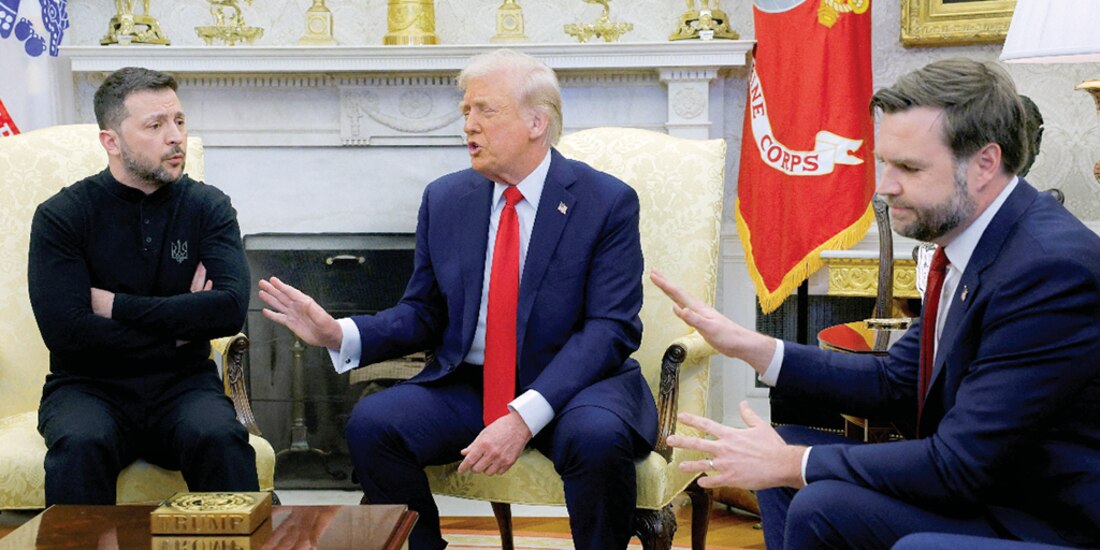 De izq. a der.: Volodimir Zelenski, Donald Trump y JD Vance, ayer, en la Casa Blanca.