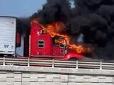 Al menos 3 unidades ardieron durante bloqueo en el Puente Internacional Reynosa-Pharr.