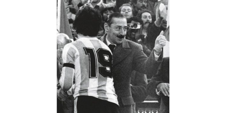 Argentina 1978: Se realizó bajo la dictadura militar de Jorge Videla. La Albiceleste necesitaba cuatro goles ante Perú para llegar a la final con Países Bajos. Ganó el juego 6-0.