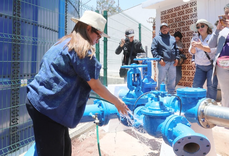 La alcaldesa Azucena Cisneros inauguró el Tanque Maestro 3, obra que duplica la capacidad de almacenamiento de agua potable en la región alta de Ecatepec.