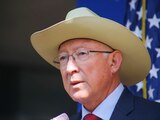 El embajador de Estados Unidos en México, Ken Salazar señaló que espera se realice la extradición de Ovidio Guzmán para "darle el castigo que merece"