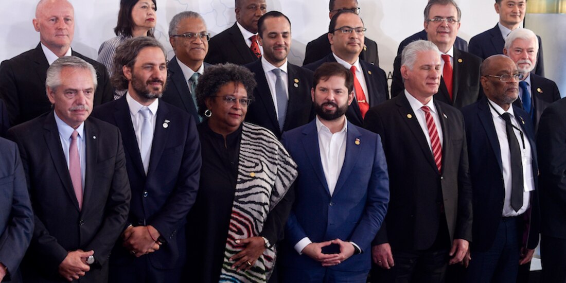Mandatarios y líderes de América Latina, durante un encuentro en Argentina, ayer.