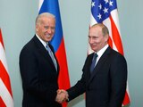 Joe Biden y Vladimir Putin, en Moscú, Rusia, en una imagen de 2011.