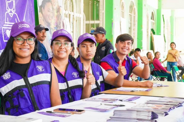 La "Tarjeta Violeta" proporciona atención en salud mental, así como el acceso a talleres de emprendimiento y apoyo educativo.