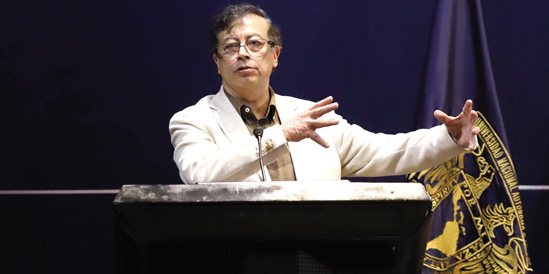 El expresidente de Colombia Gustavo Petro, ayer, en encuentro con estudiantes.