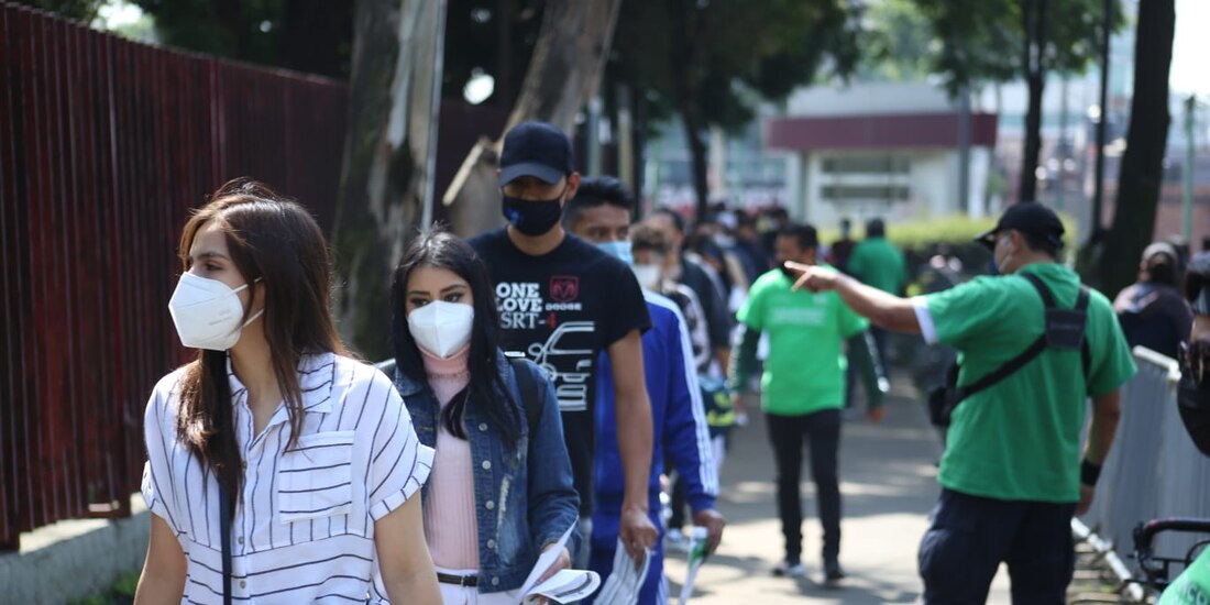 Grandes filas se veían este martes en Zacatenco, en un módulo de la GAM.