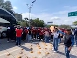Toman caseta Palo Blanco, en Autopista del Sol, Guerrero.