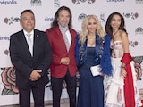El secretario de Turismo de Michoacán, Roberto Monroy, El Buki y su familia.