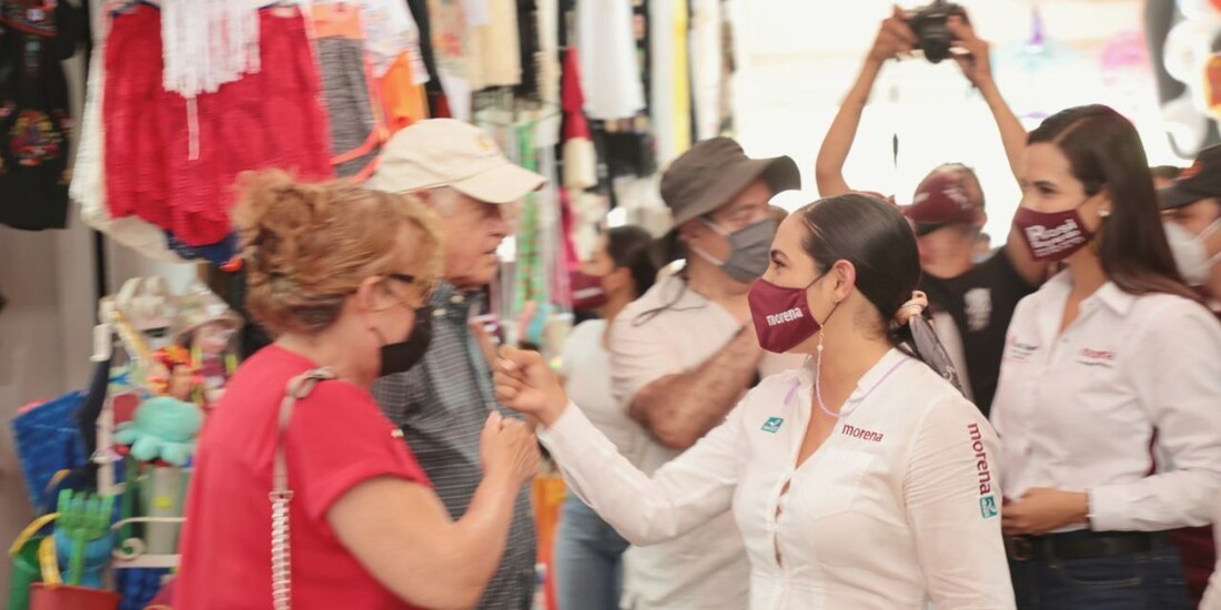 La candidata a gobernadora en Colima encabeza los cierres de campaña con el apoyo de los habitantes del estado.