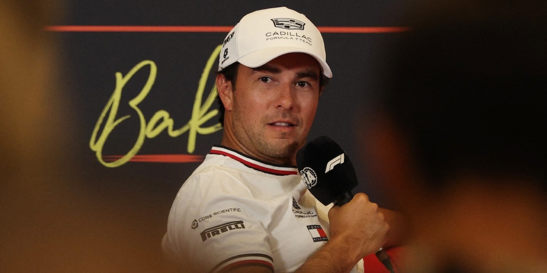 Checo Pérez en una conferencia de prensa de la F1