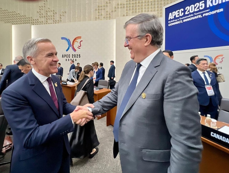 Ebrard comunica la voluntad de México de trabajar para la exitosa revisión del T-MEC en 2026 a Mark Carney y Scott Bessent.