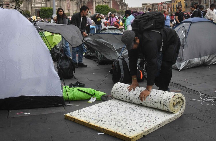 Maestros retiraron el plantón del Zócalo, el viernes