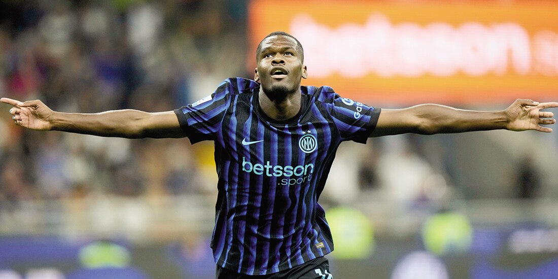 Ange Yoan Bonny celebra el gol que marcó, ayer, en el brutal resultado del Inter de Milán.