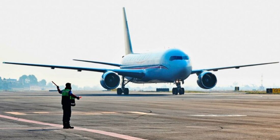Cerraron pista del AICM tras fallas en frenos de un avión.